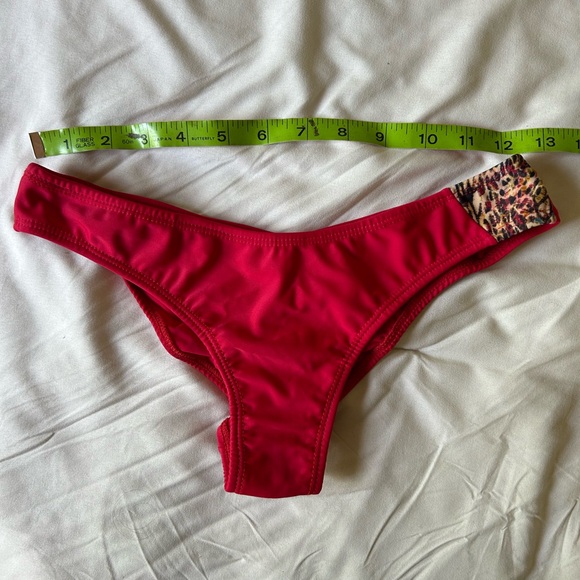 Animal print and red bikini - Picture 7 of 13